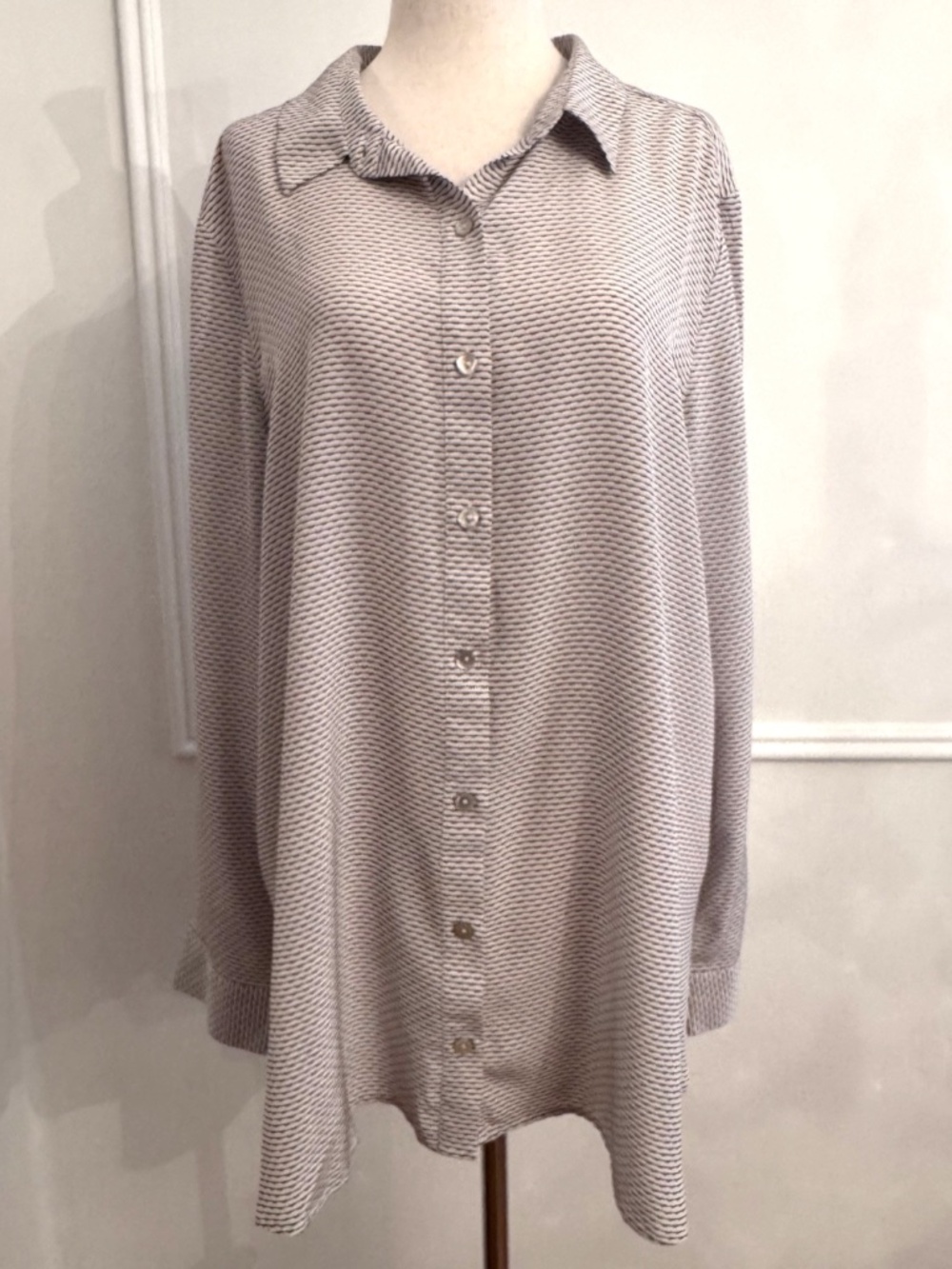 Eileen Fisher 100% Silk Classic Collar Shirt L Bone Ivory Abstract Stripe